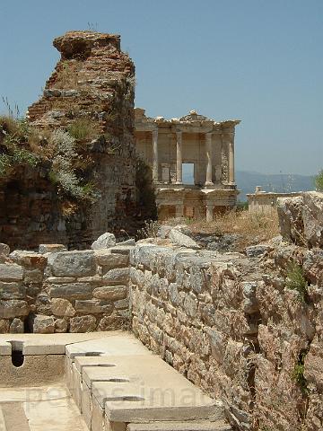 044 Ephesus public toilet for 40 men.JPG